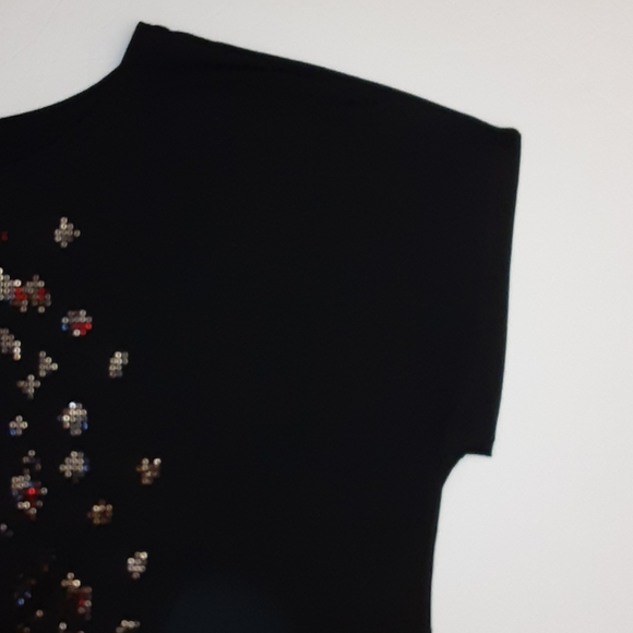 BLACK TOP EMBELLISHED in Silvver Black Modern Graphics - Picture 2 of 2
